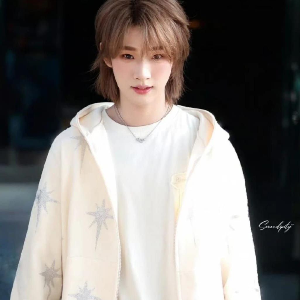 A moment captured by Hu Yetao (NexT1DE)'s fan
