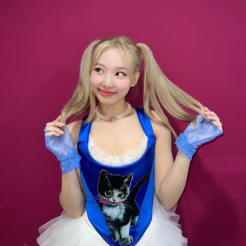 Foto aktivitas terbaru Nayeon (TWICE)