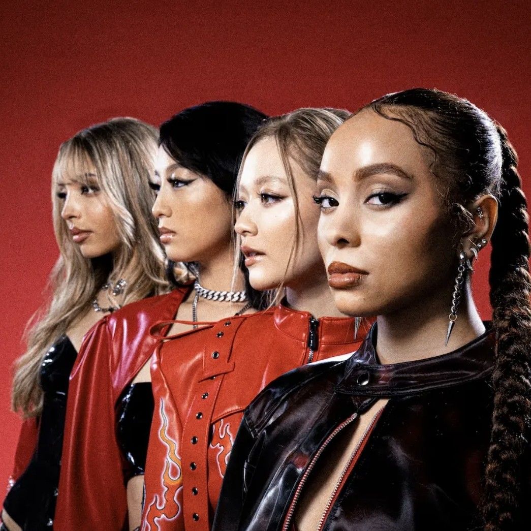 Behind-the-scenes cut of GIRLSET