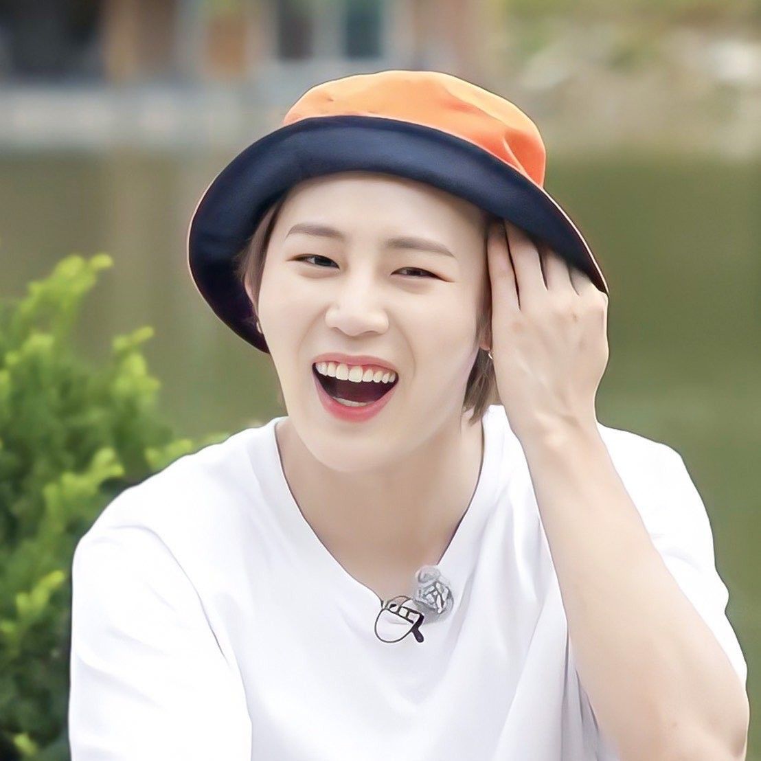 A moment captured by Ha Sungwoon's fan