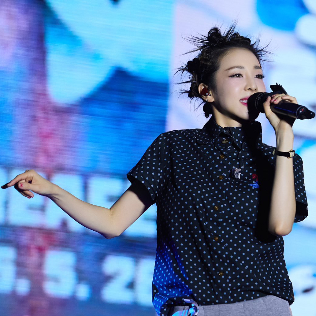 A moment captured by Sandara Park (2NE1)'s fan