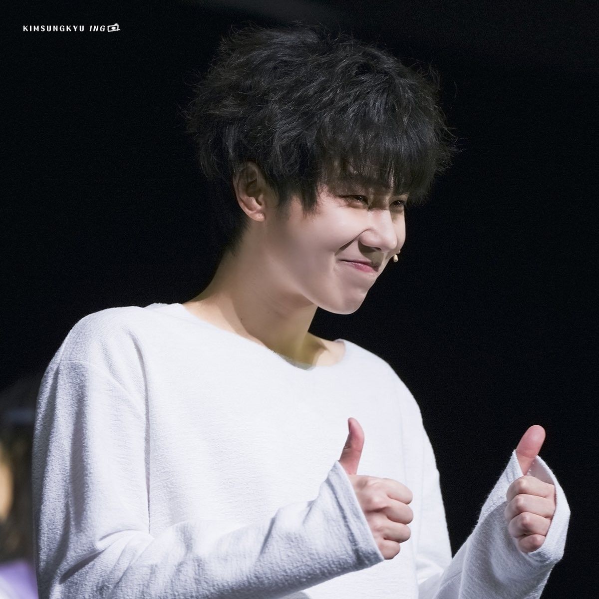 A moment captured by Sungkyu (INFINITE)'s fan