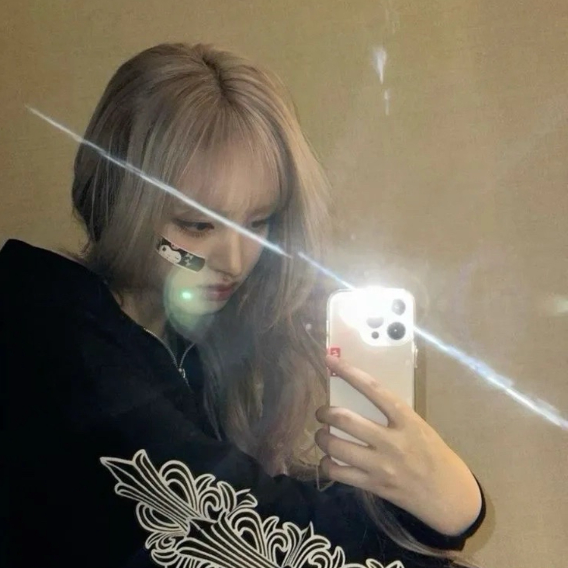 A moment captured by LIZ (IVE)'s fan