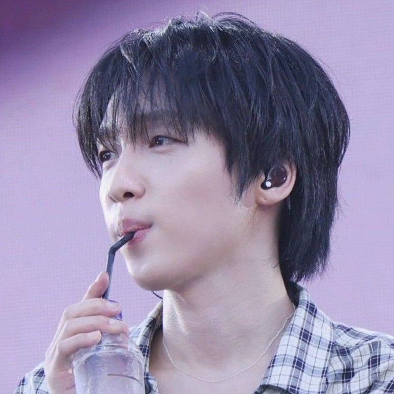 Recent activity shot of Jeong Sewoon