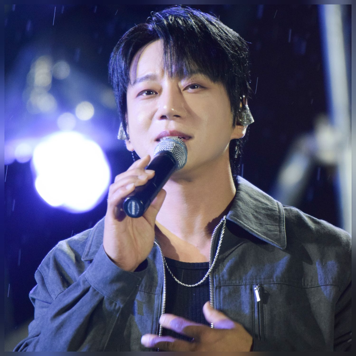 Recent activity shot of Hwang Chiyeol
