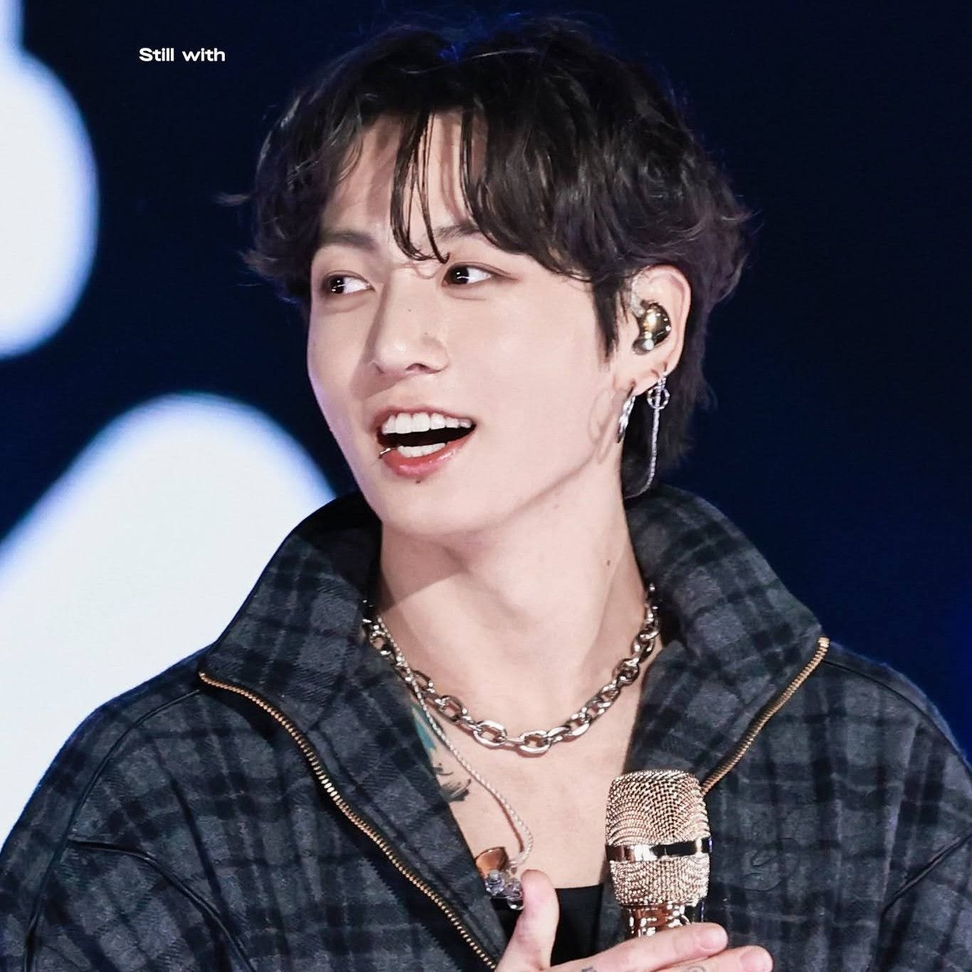 Foto aktivitas terbaru Jungkook (BTS)