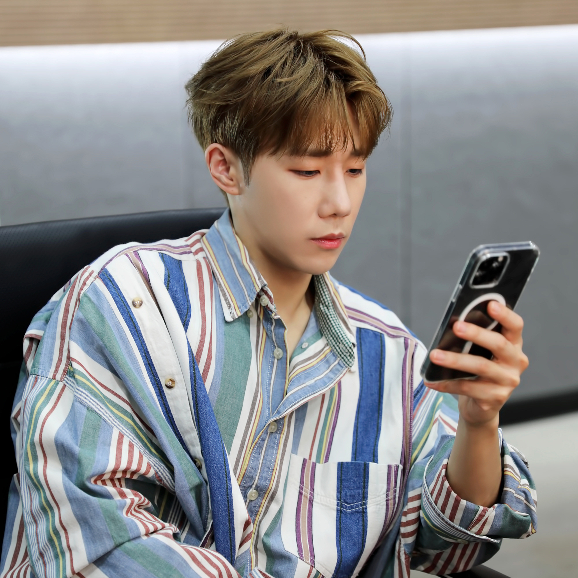 A moment captured by Sungkyu (INFINITE)'s fan