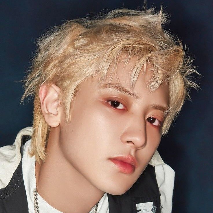 Recent activity shot of Chanyeol (EXO)