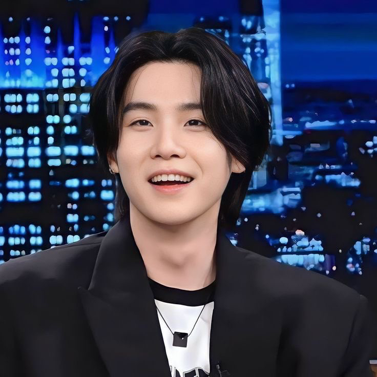 Foto aktivitas terbaru SUGA (BTS)