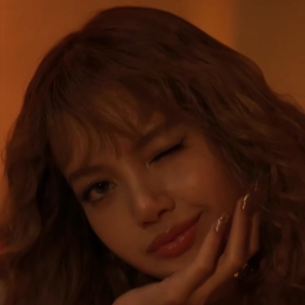 Foto aktivitas terbaru Lisa (BLACKPINK)