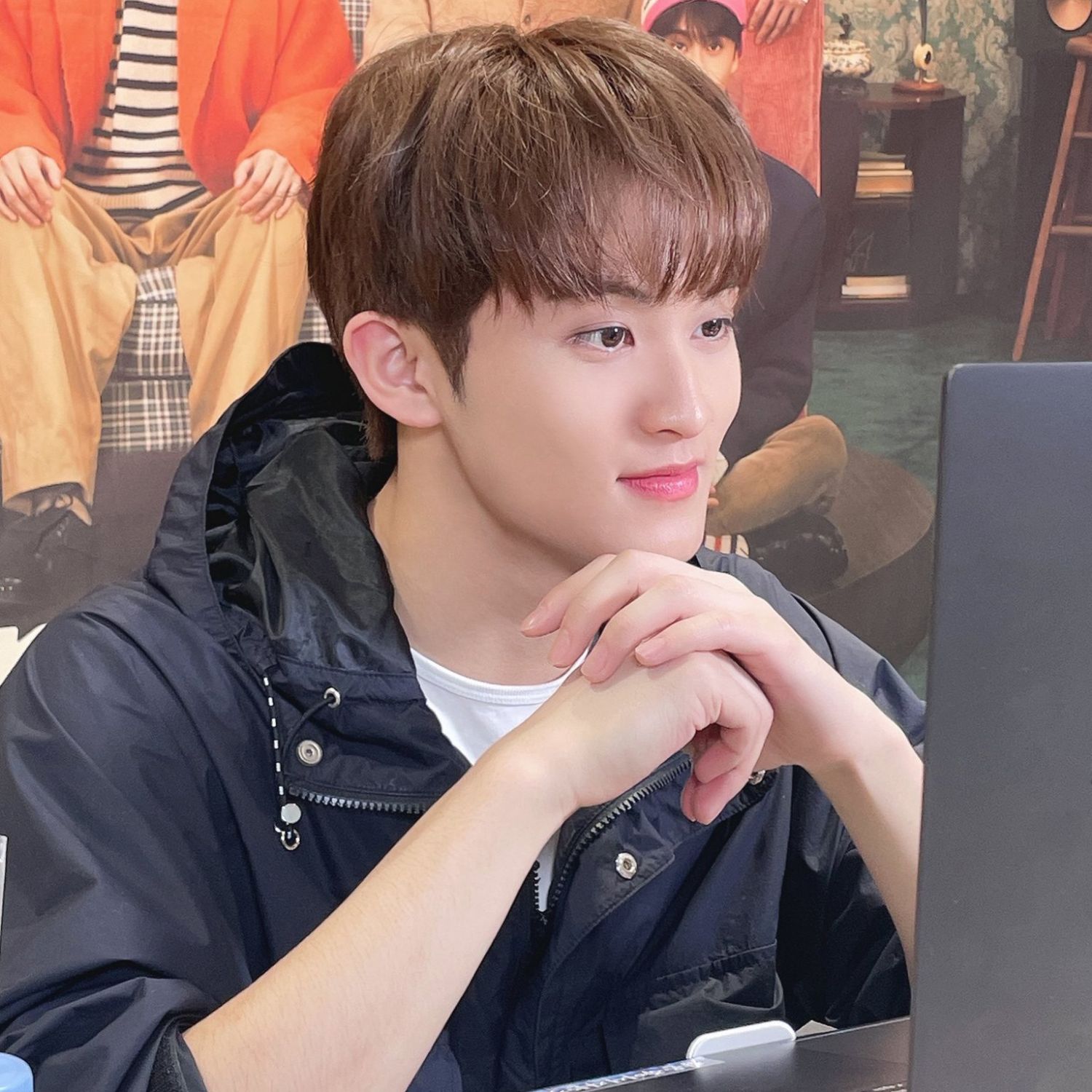 A moment captured by Mark (NCT 127, NCT DREAM)'s fan