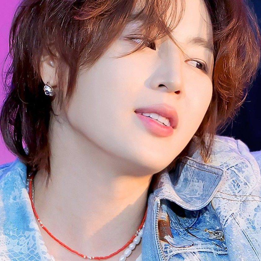 A moment captured by Ha Sungwoon's fan