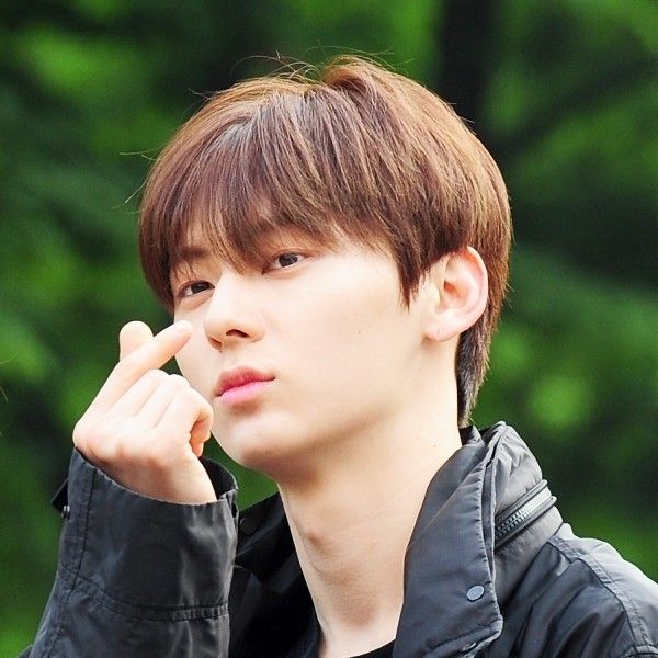 A moment captured by Hwang Minhyun's fan