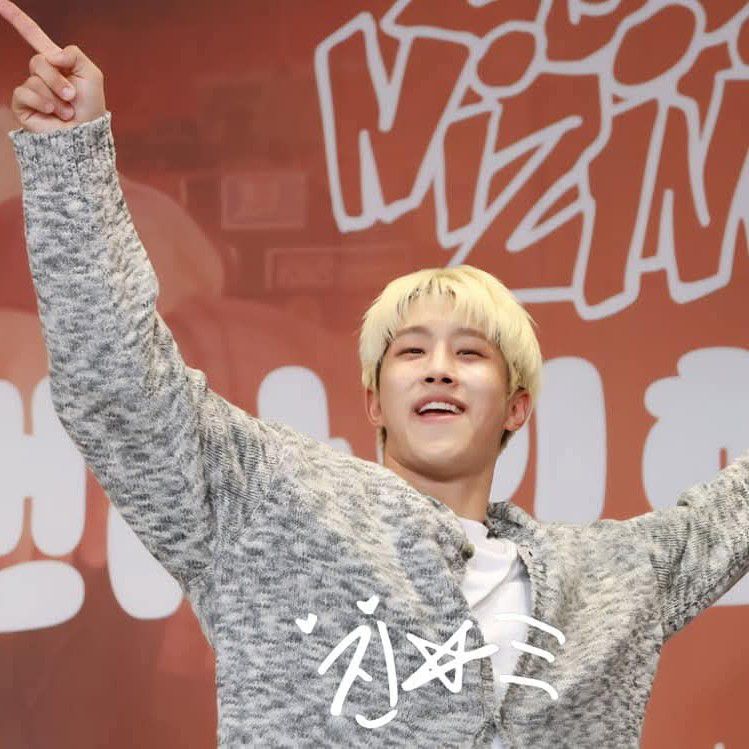 Latest photo of Jinjin (ASTRO)