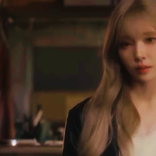 Behind-the-scenes cut of Mayuka (NiziU)