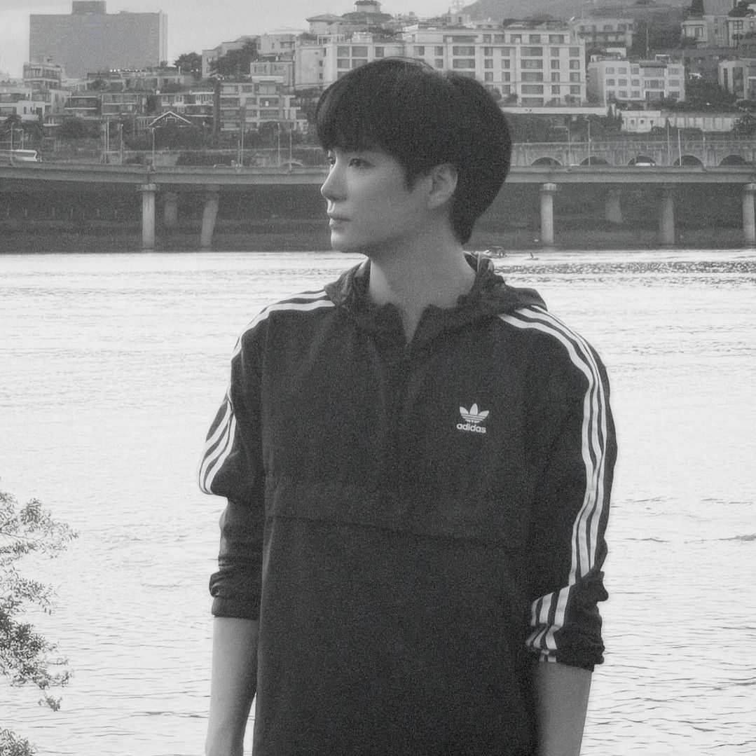 Behind-the-scenes cut of Kim Jonghyeon