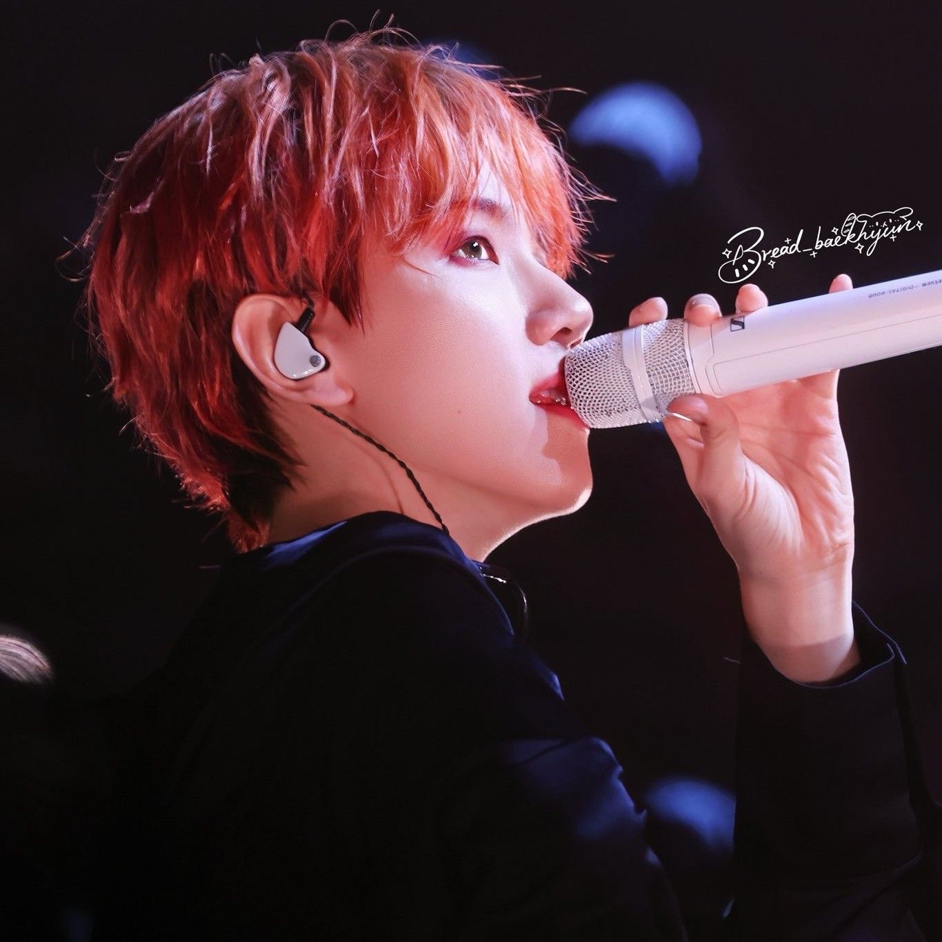 Foto aktivitas terbaru Baekhyun (EXO)