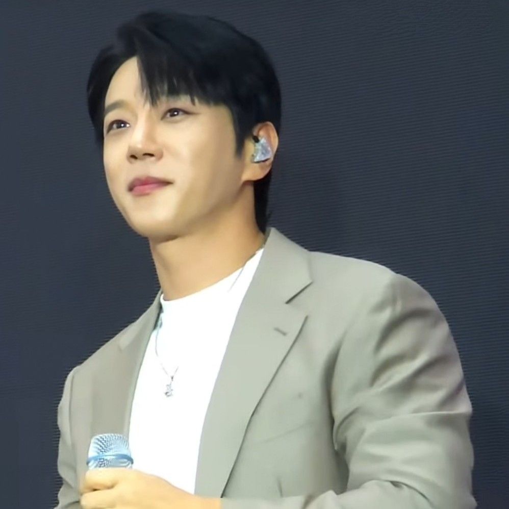 Latest photo of Hwang Chiyeol