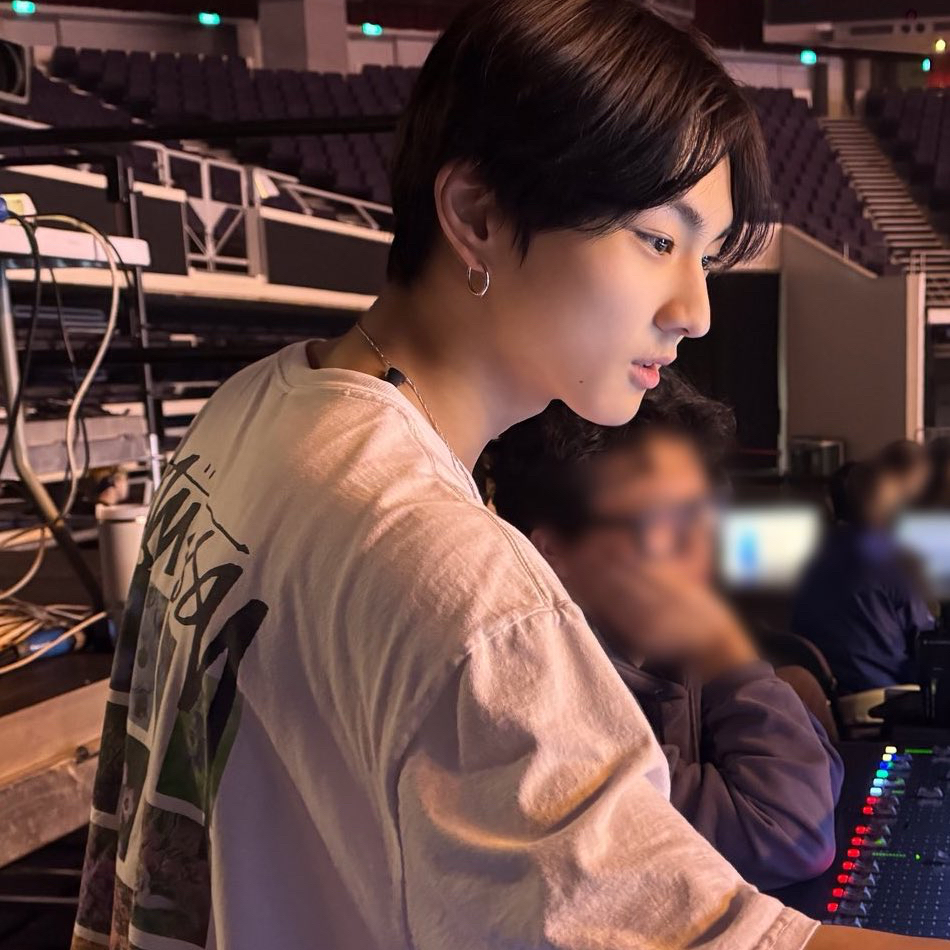 Behind-the-scenes cut of Jungwon (ENHYPEN)