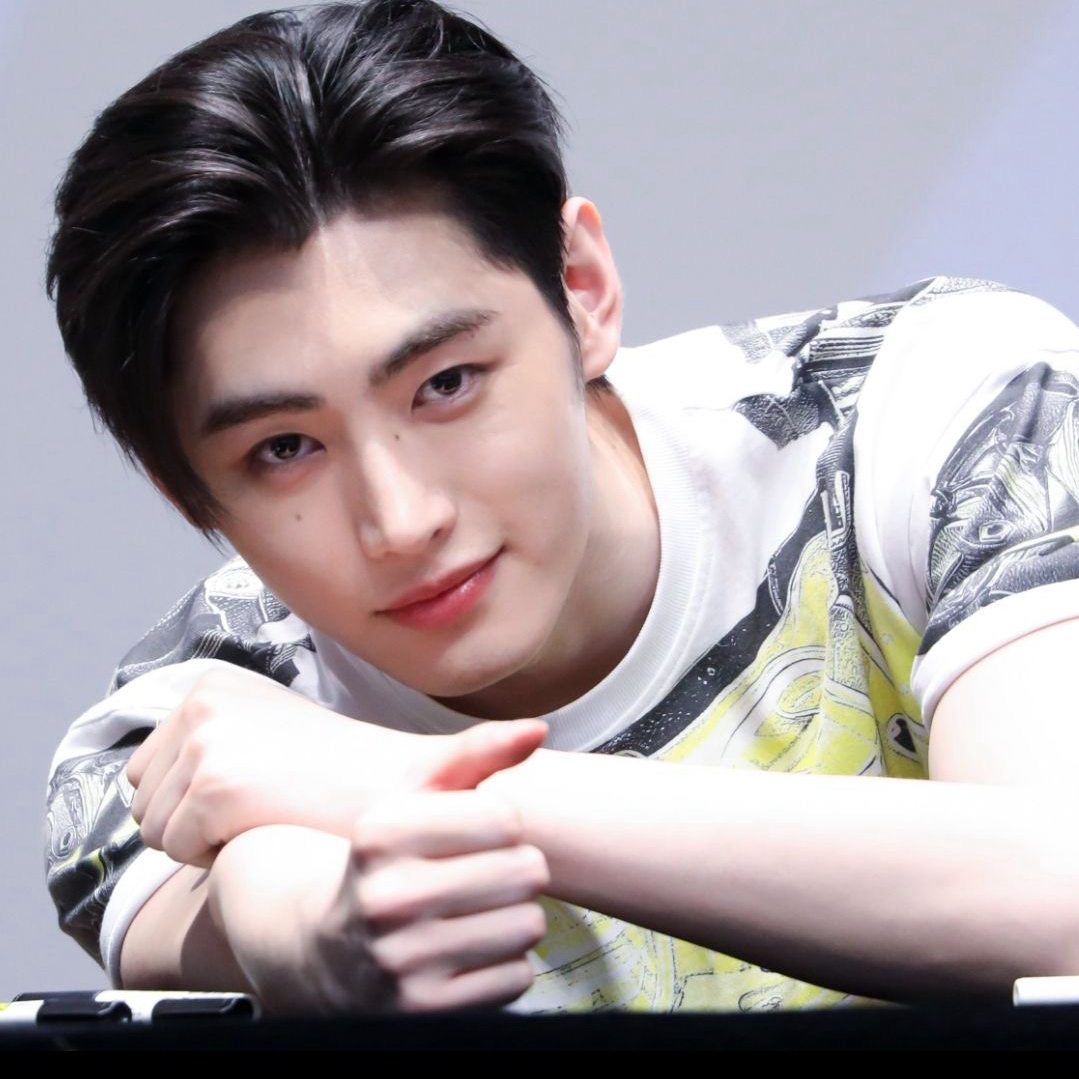 Recent activity shot of Sunghoon (ENHYPEN)