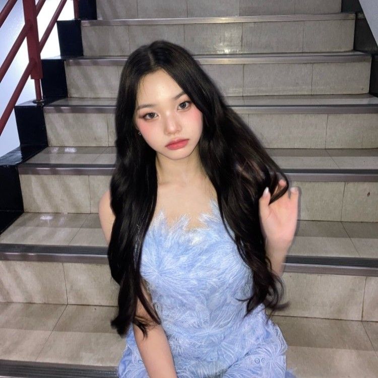 Recent activity shot of Park Boeun (CLASS:y)