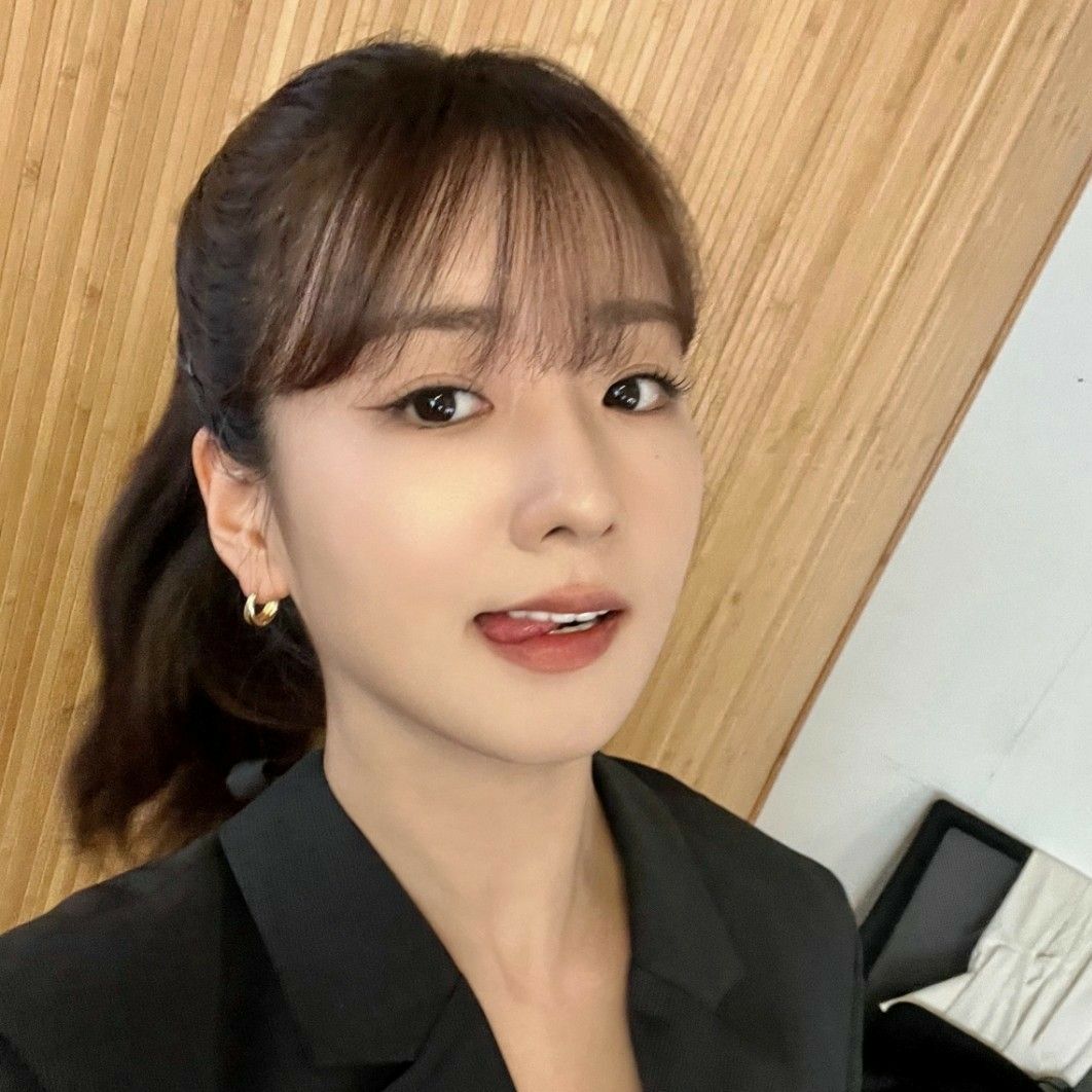 Recent activity shot of Yoon Bomi (Apink)