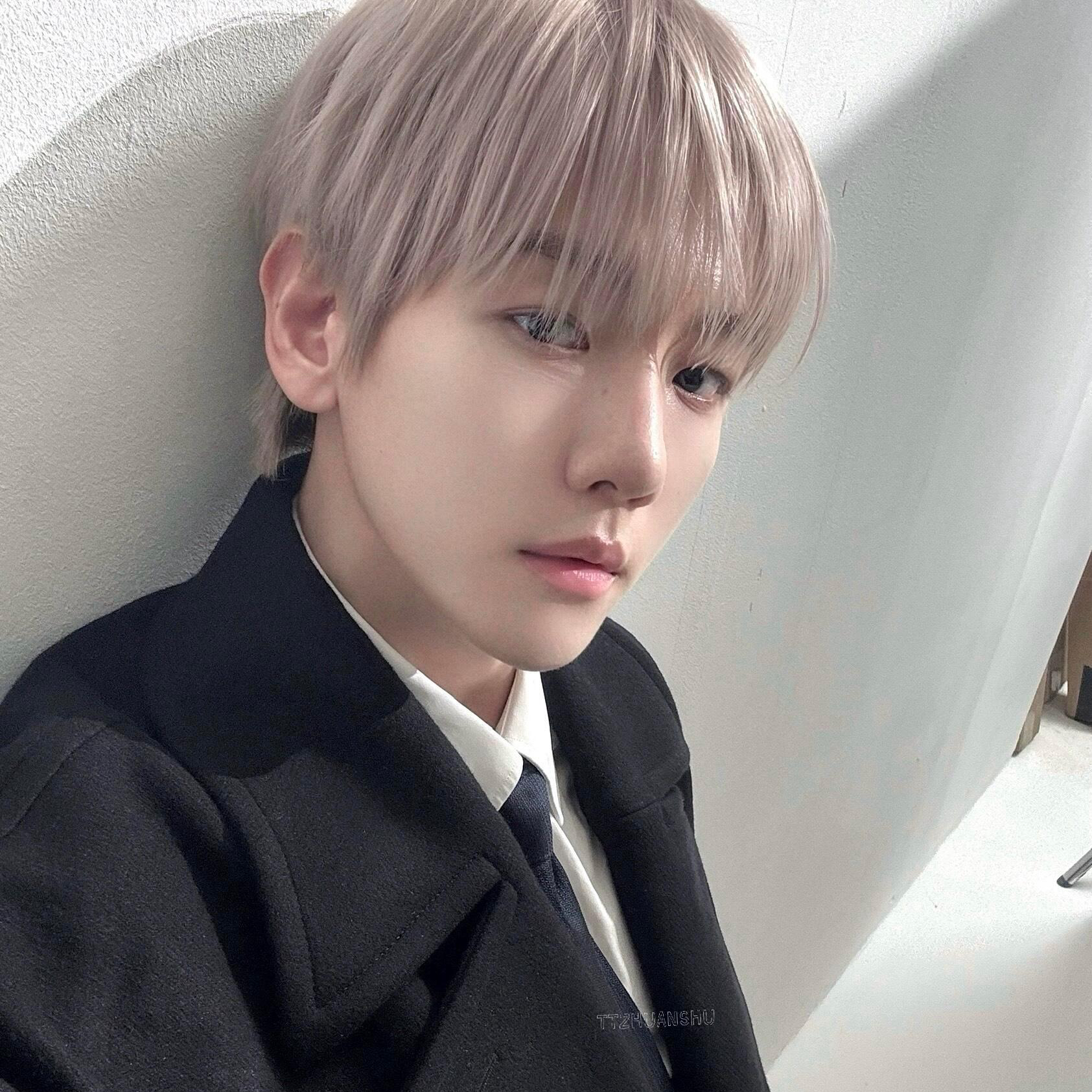 A moment captured by Baekhyun (EXO)'s fan