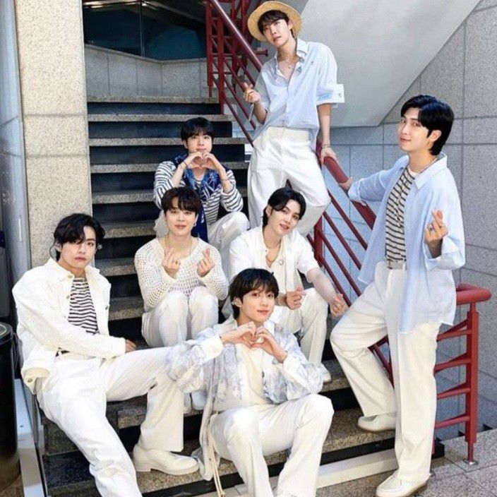 Behind-the-scenes cut of BTS