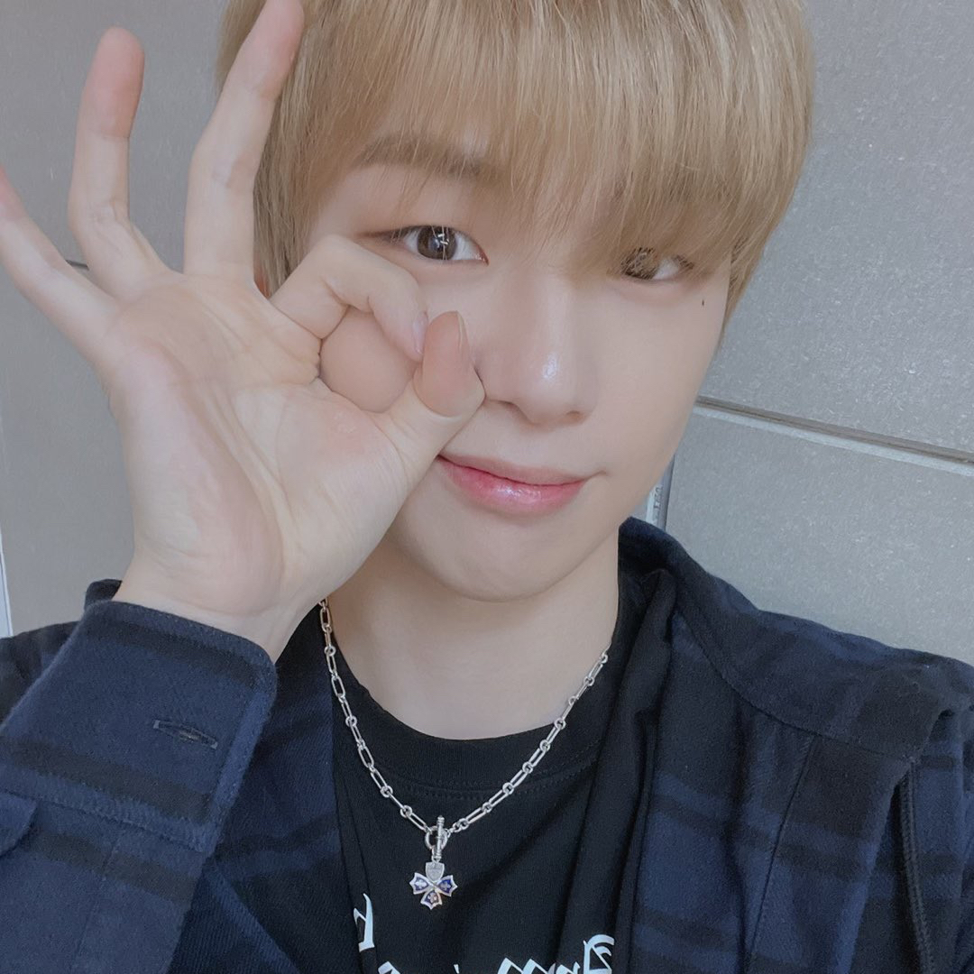 강다니엘의 비하인드 컷