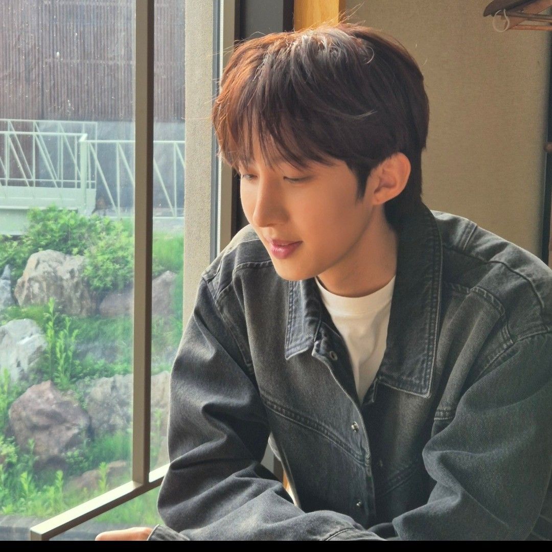 Recent activity shot of Hui (PENTAGON)