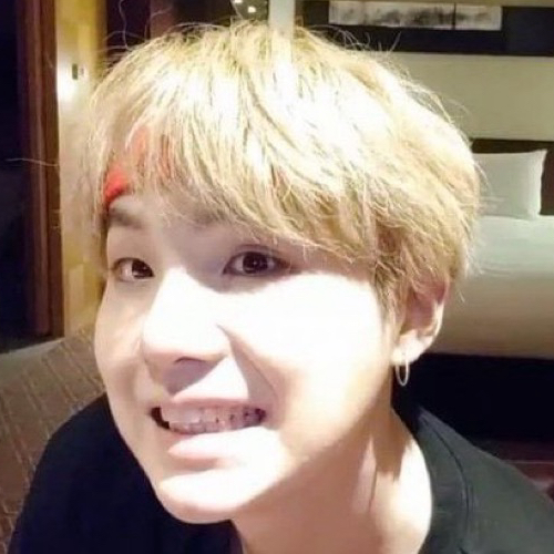 SUGA (防弹少年团)的最新活动照片