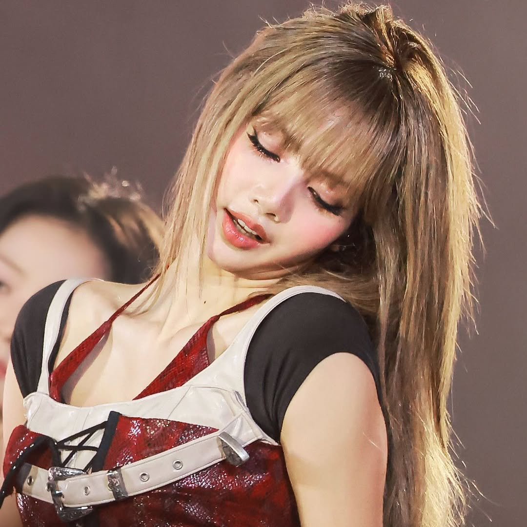 Lisa (BLACKPINK)粉丝拍下的瞬间