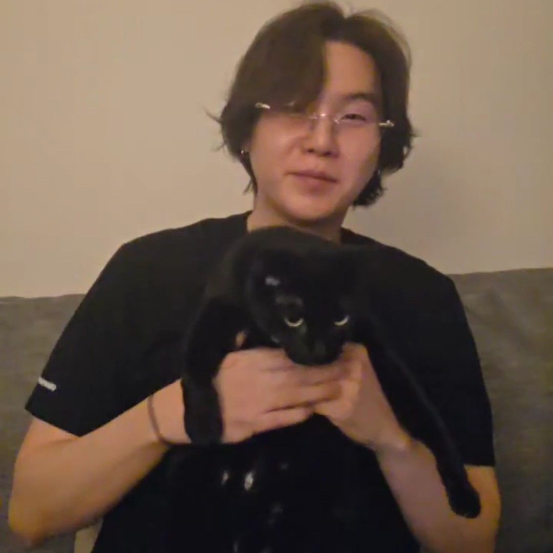 SUGA (BTS)の最新写真