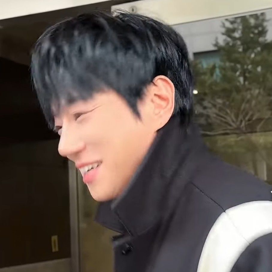 Behind-the-scenes cut of Hwang Chiyeol