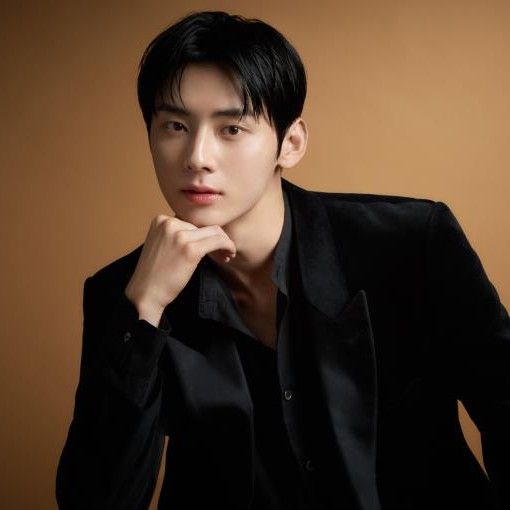 Foto aktivitas terbaru Hwang Minhyun