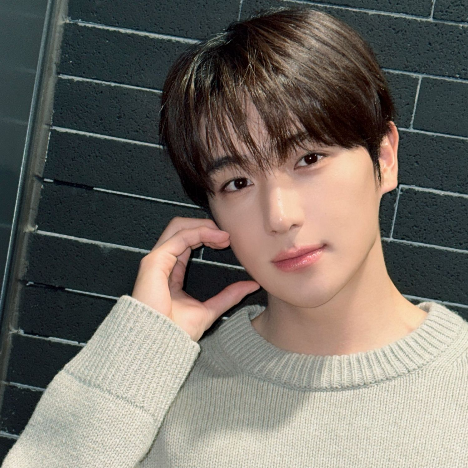 Latest photo of Hyunjae (THE BOYZ)