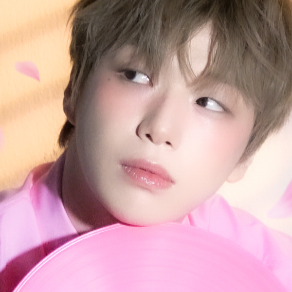 Behind-the-scenes cut of Kang Daniel