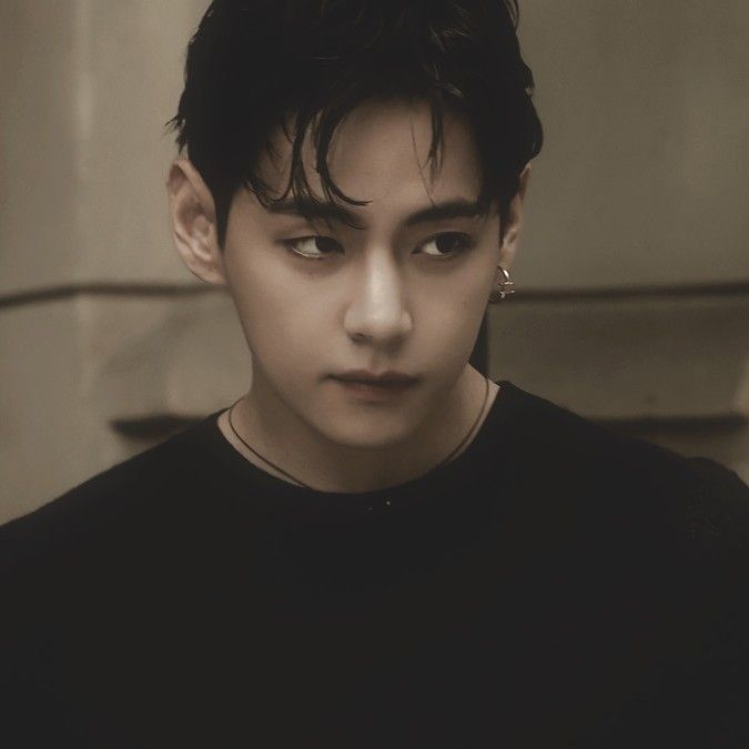 Behind-the-scenes cut of V (BTS)