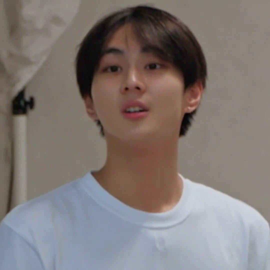 Latest photo of Jungwon (ENHYPEN)