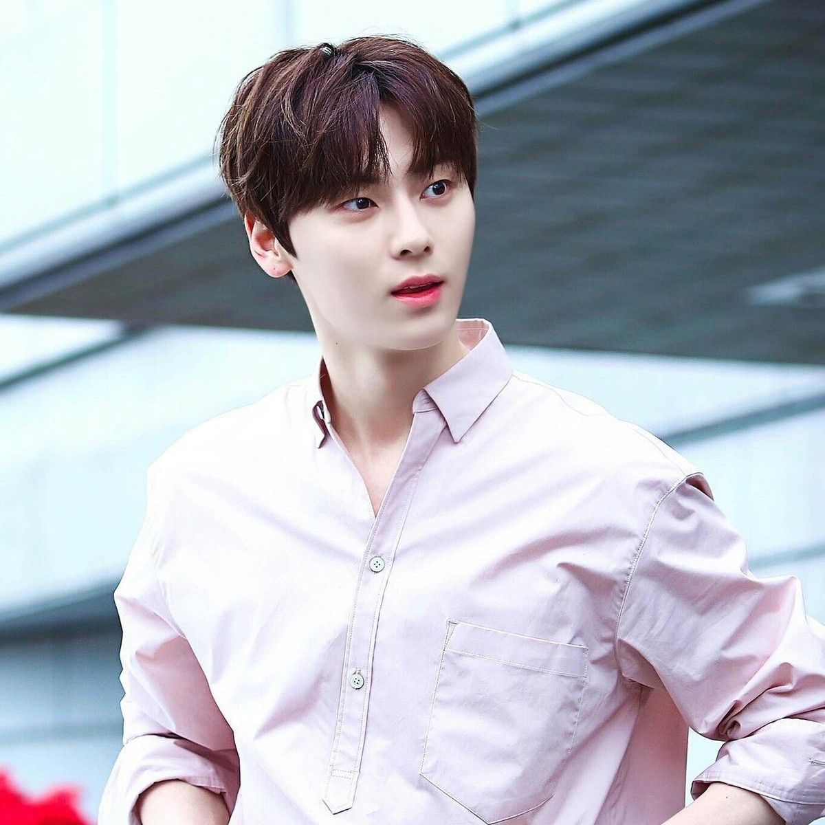 A moment captured by Hwang Minhyun's fan