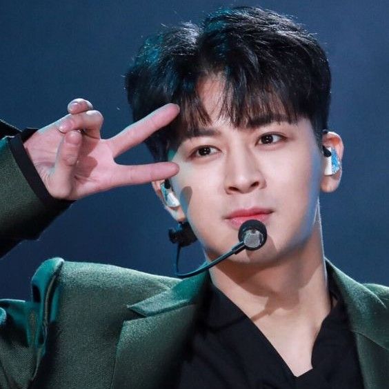 송윤형 (iKON)의 최신 사진