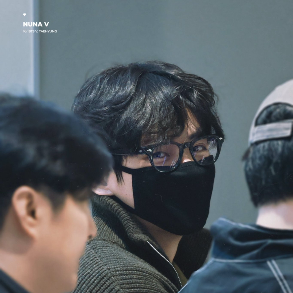 뷔 (방탄소년단)의 최신 사진