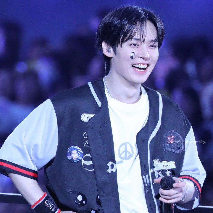 A moment captured by Lee Know (Stray Kids)'s fan