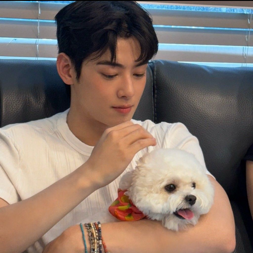 Latest photo of Eunwoo (ASTRO)