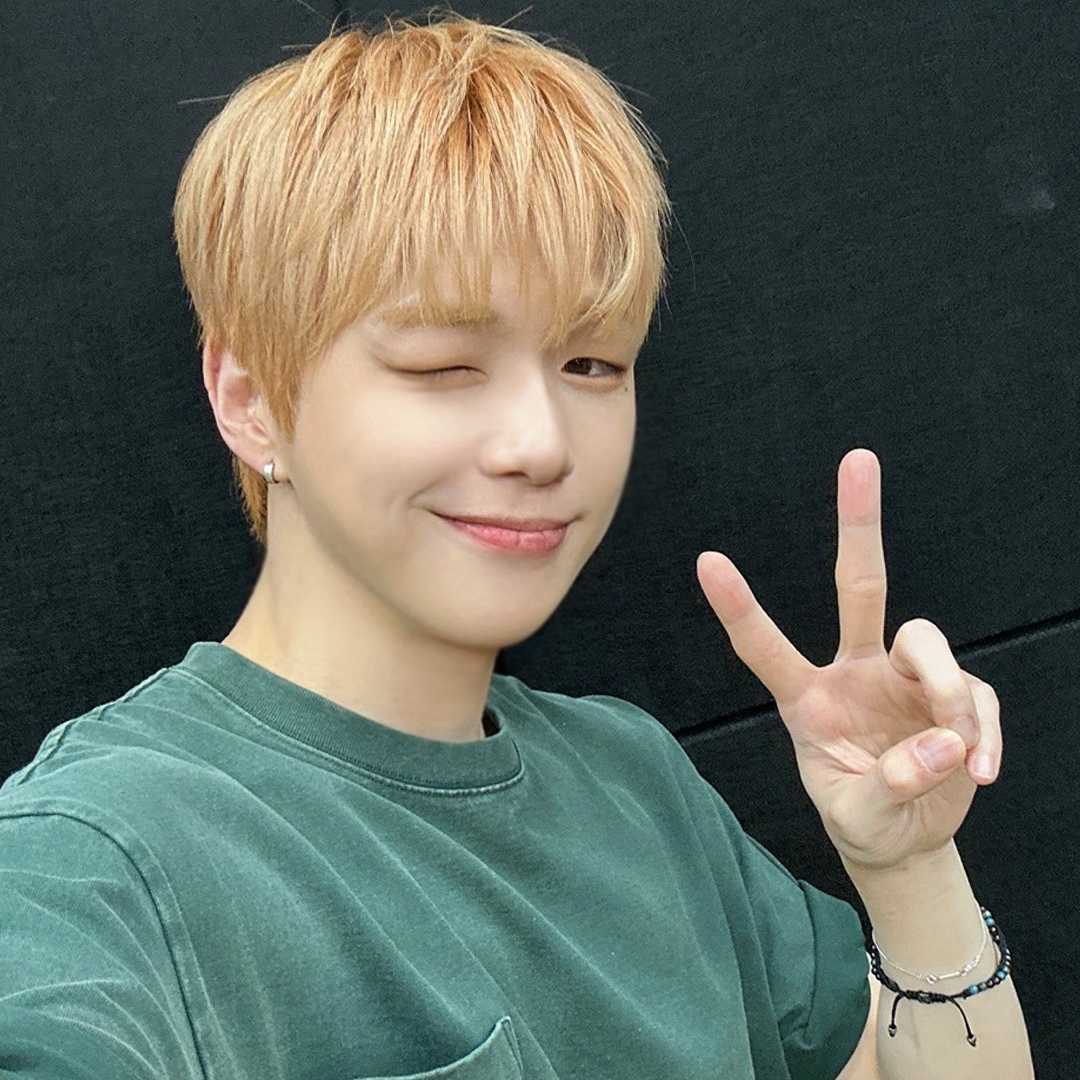 Behind-the-scenes cut of Kang Daniel