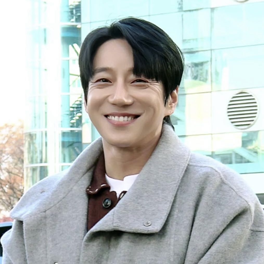 Latest photo of Hwang Chiyeol