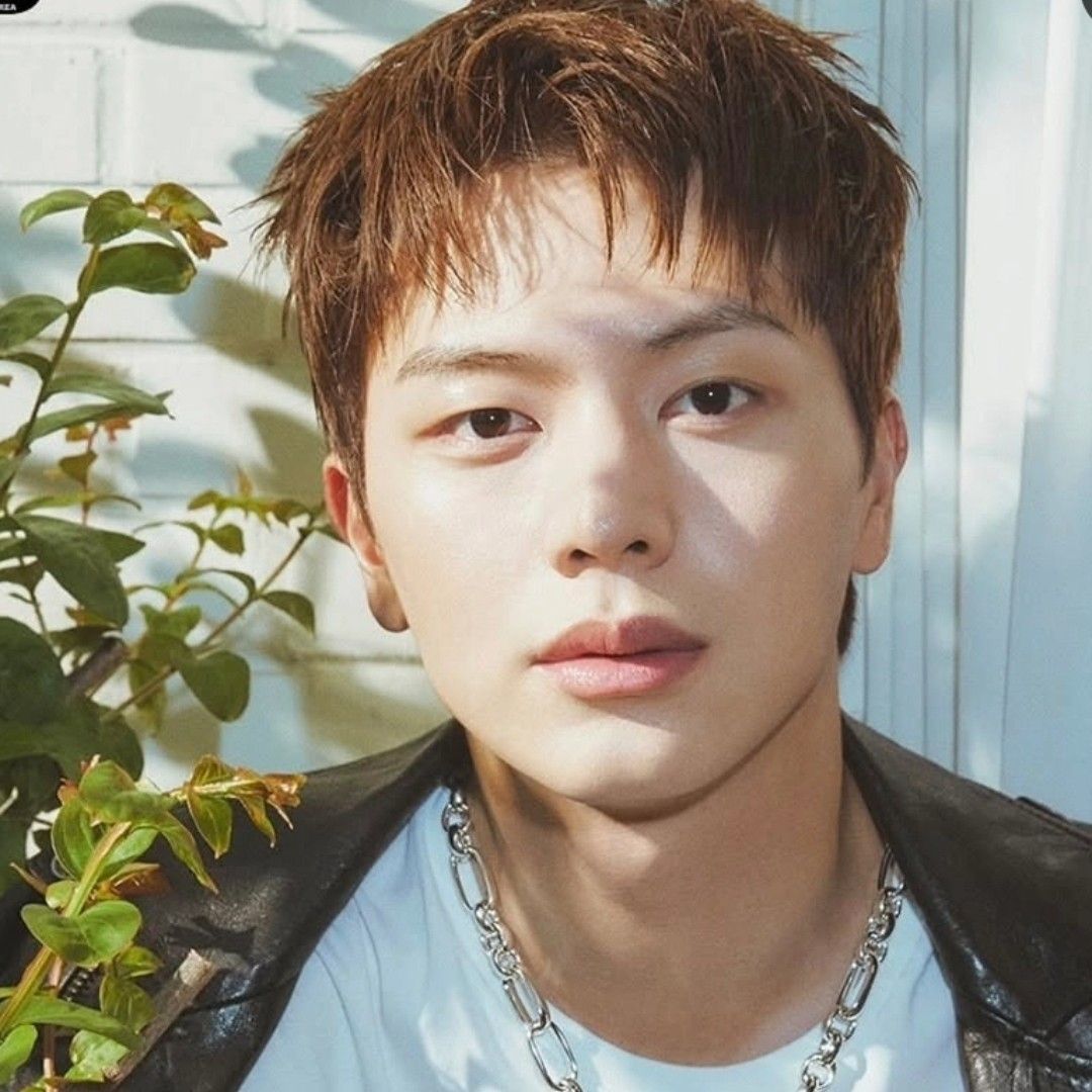 Behind-the-scenes cut of Yook Sungjae (BTOB)