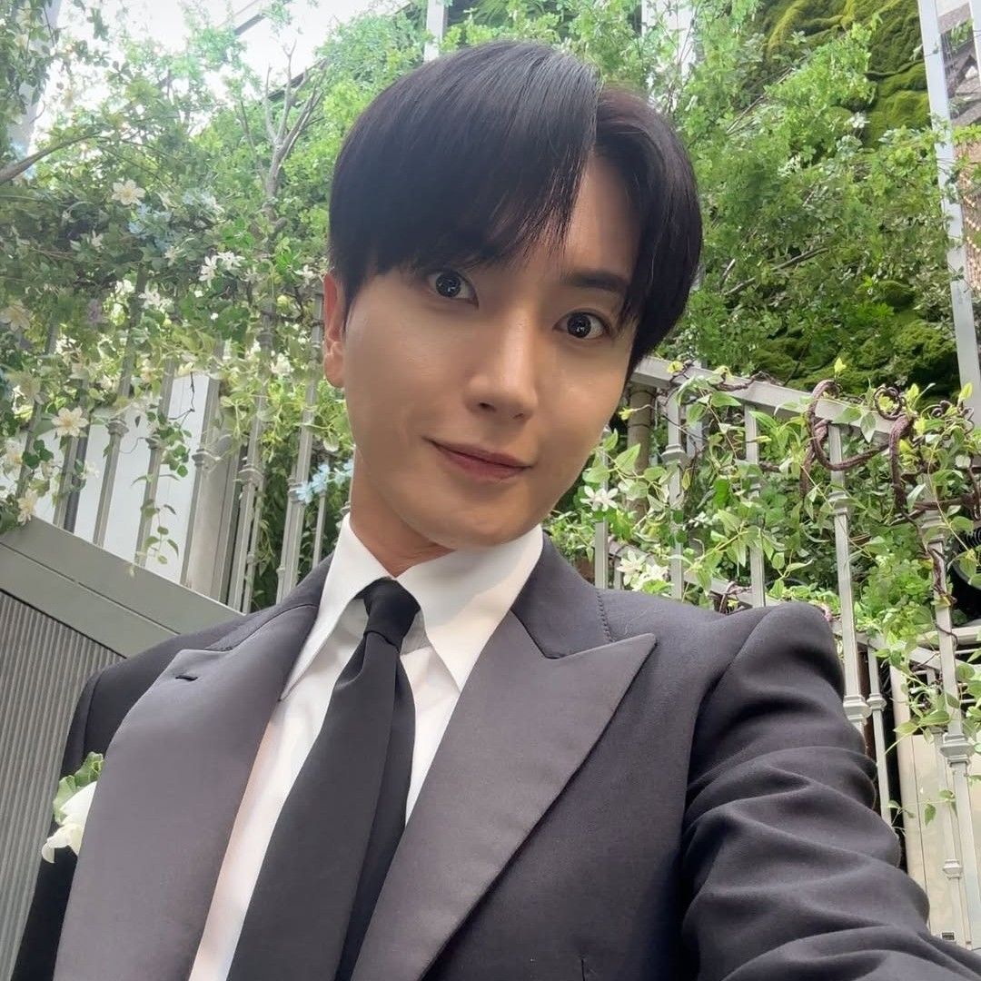 A moment captured by Leeteuk (Super Junior)'s fan