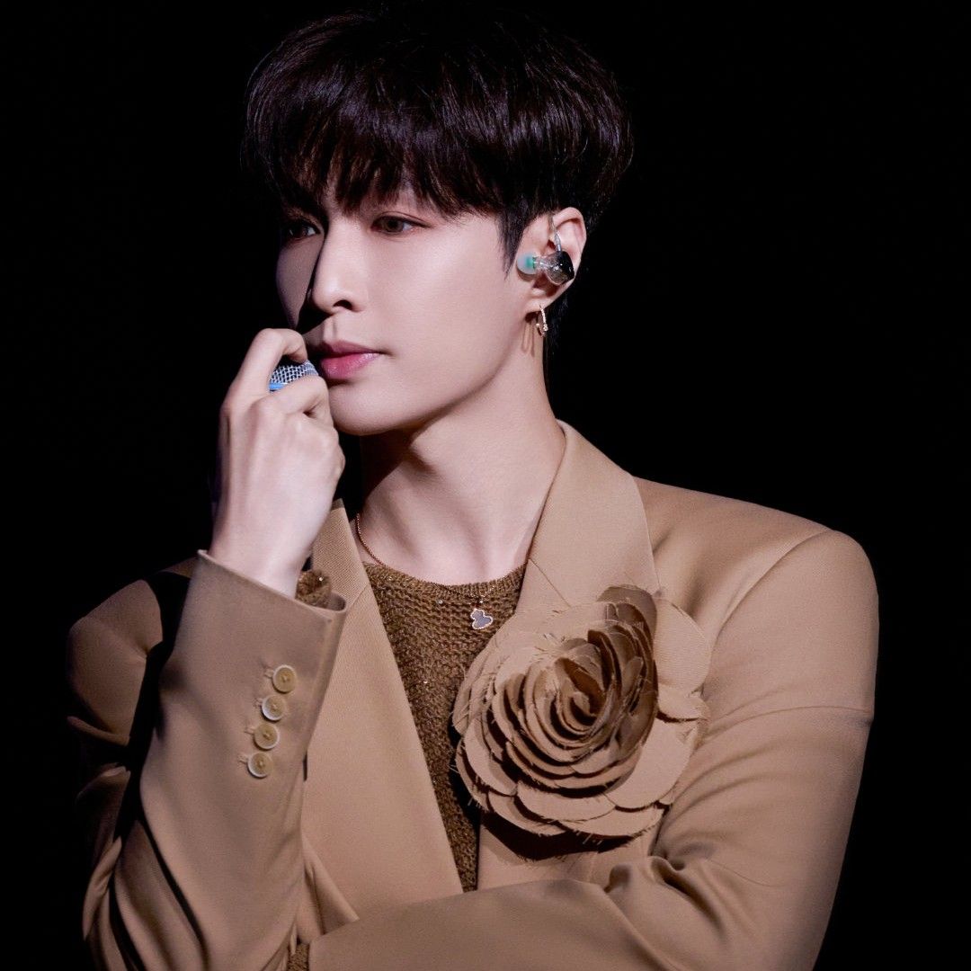 A moment captured by Lay (EXO)'s fan