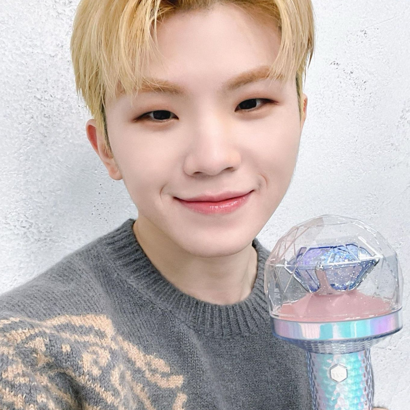 A moment captured by Woozi (SEVENTEEN)'s fan